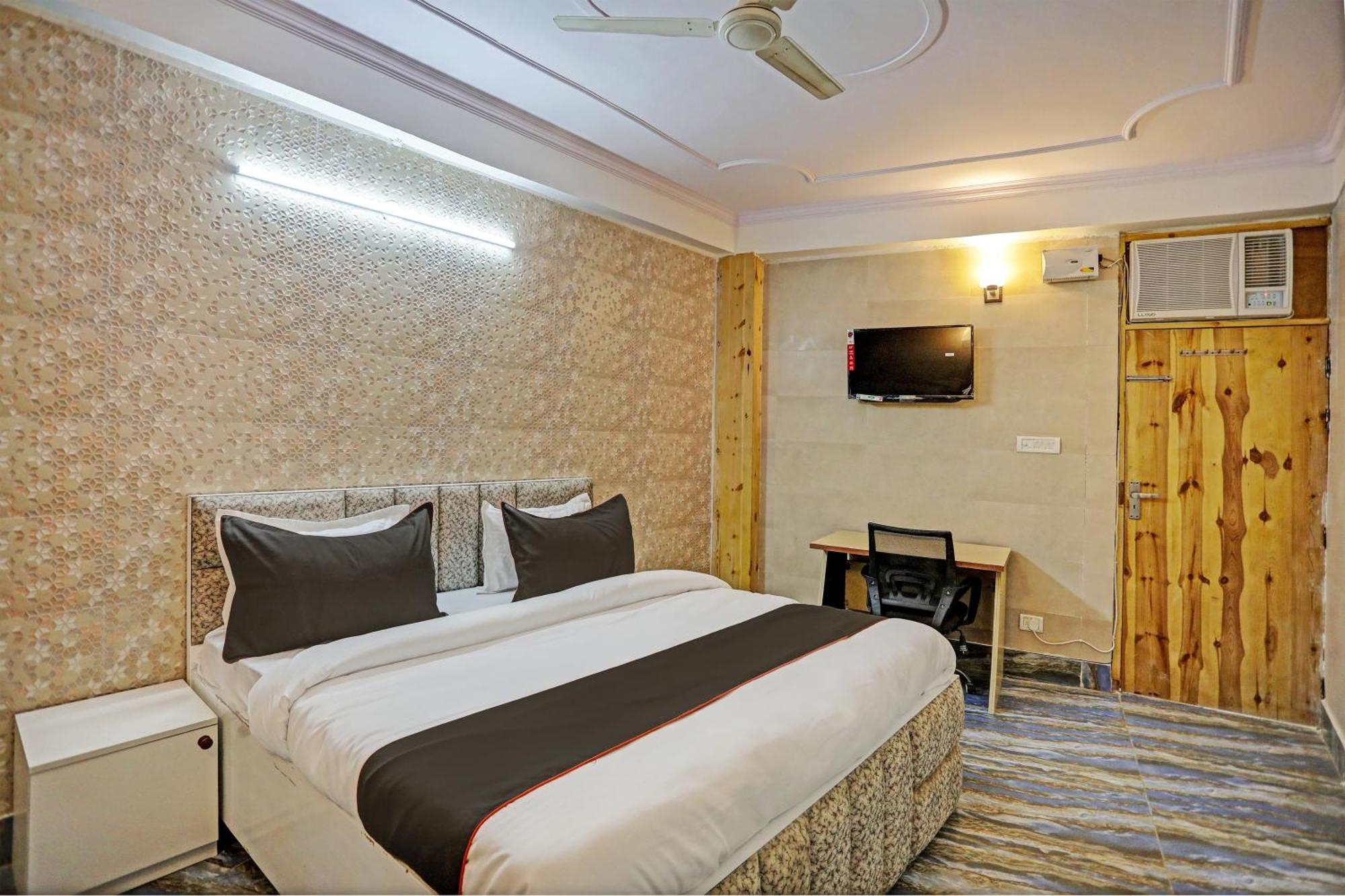 Umen Hotel Nearest Sector 66 Noida Eksteriør bilde