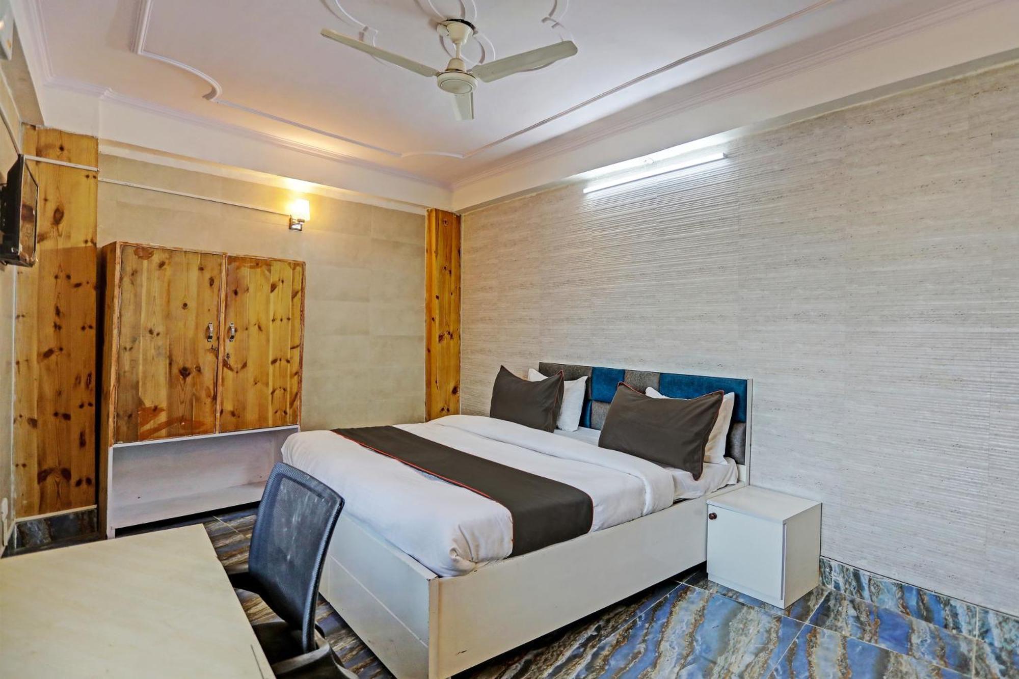 Umen Hotel Nearest Sector 66 Noida Eksteriør bilde