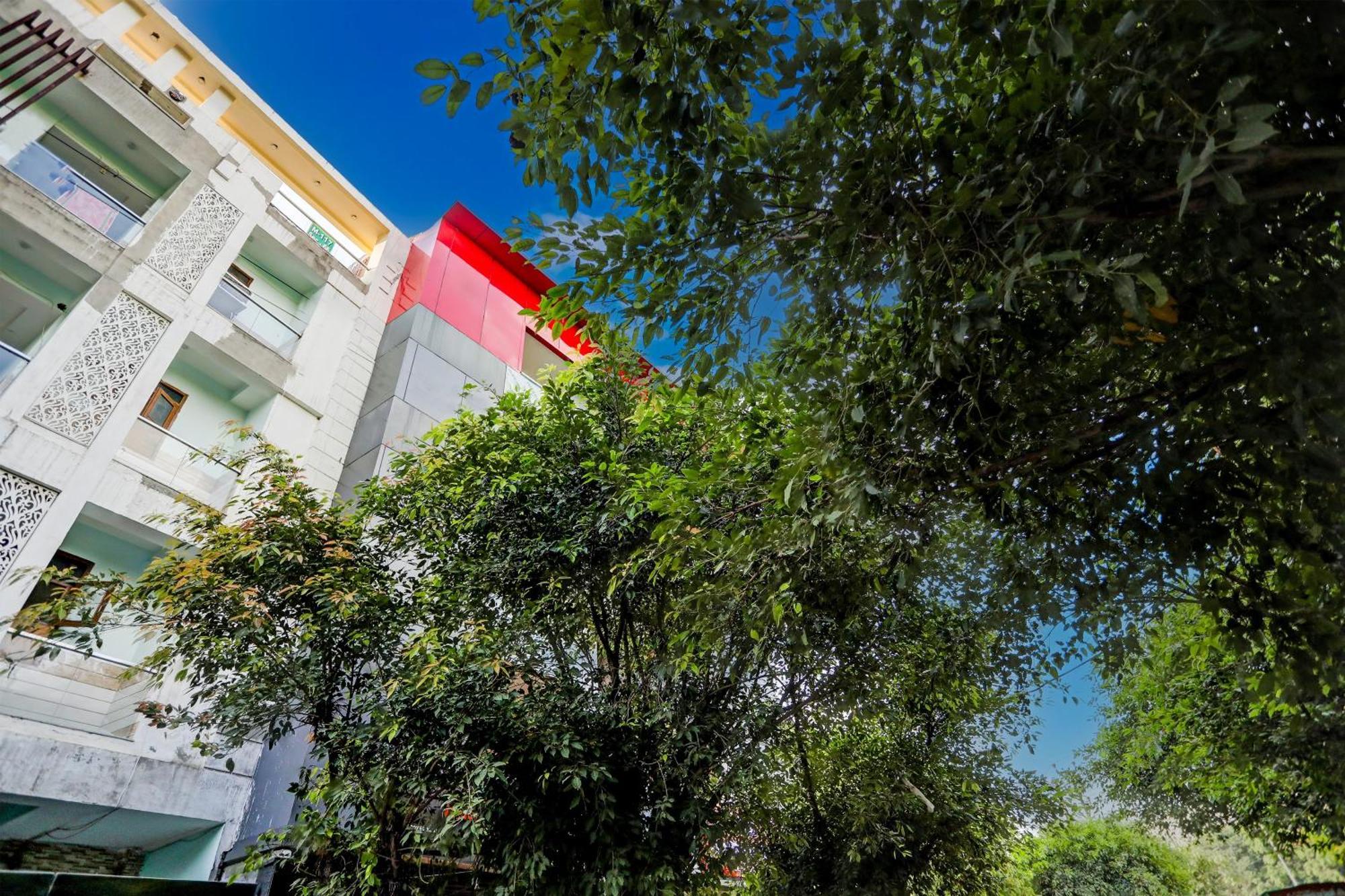 Umen Hotel Nearest Sector 66 Noida Eksteriør bilde