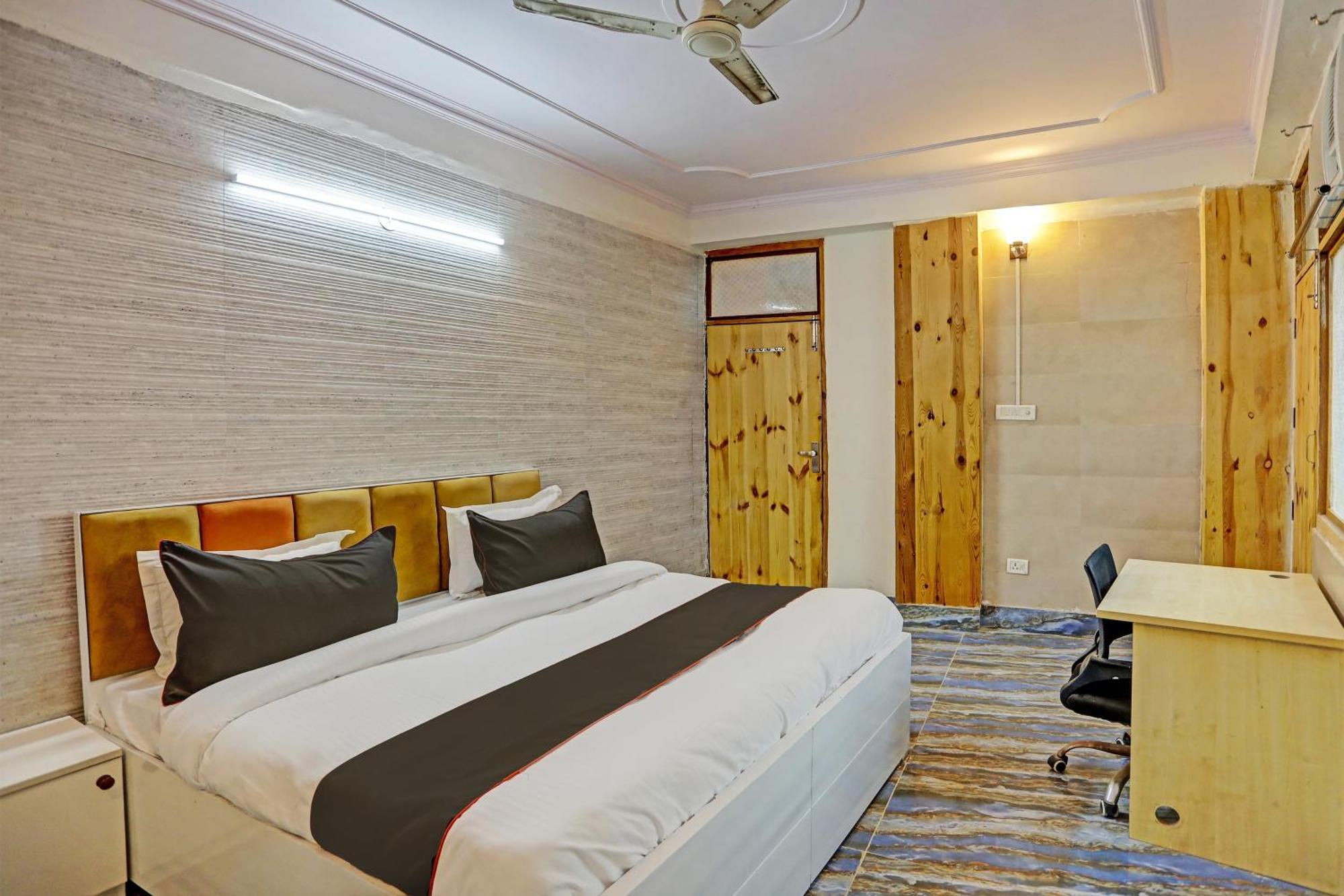 Umen Hotel Nearest Sector 66 Noida Eksteriør bilde