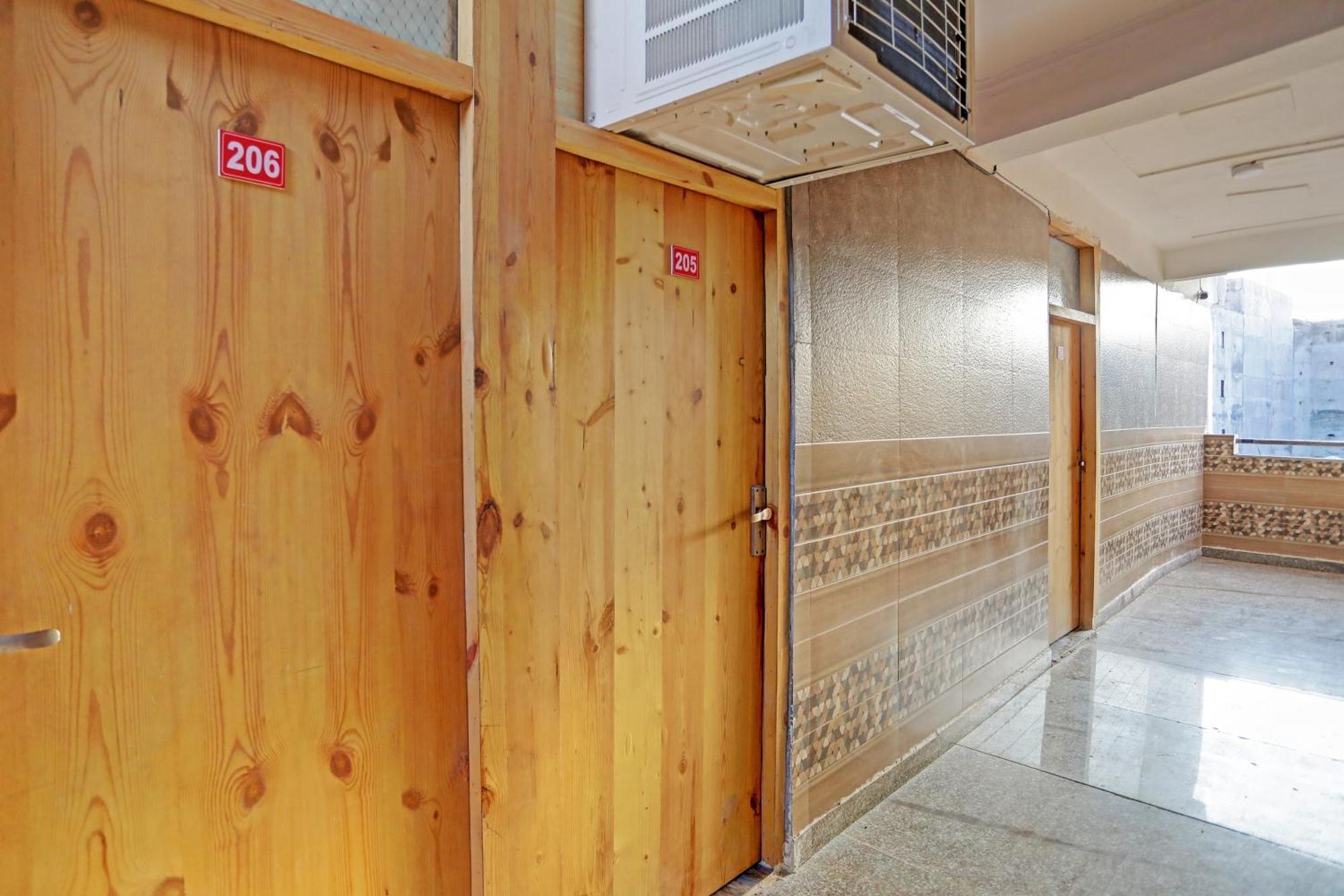 Umen Hotel Nearest Sector 66 Noida Eksteriør bilde