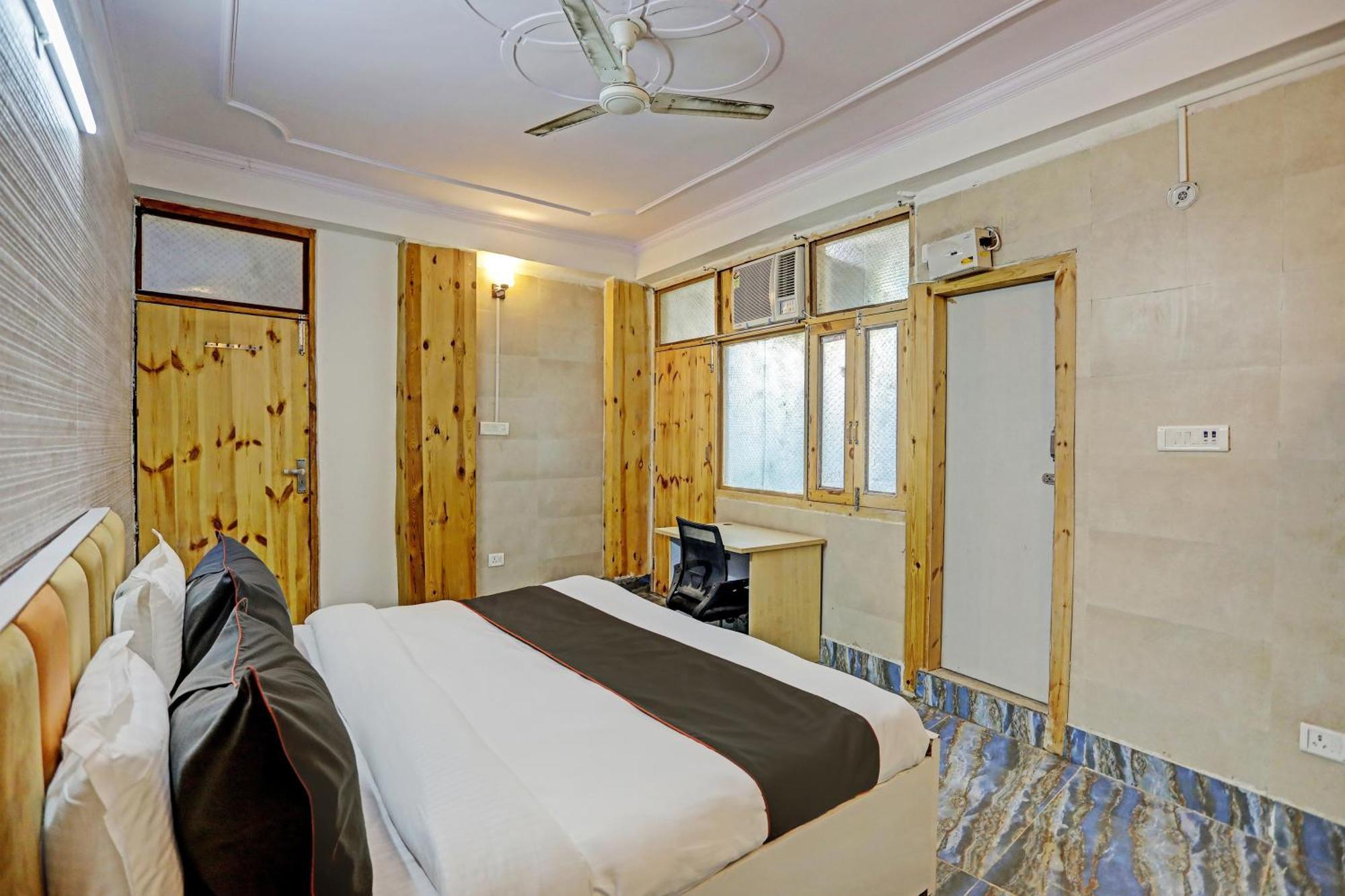Umen Hotel Nearest Sector 66 Noida Eksteriør bilde
