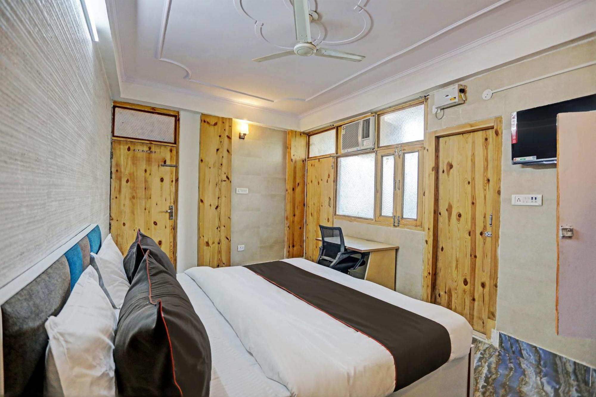 Umen Hotel Nearest Sector 66 Noida Eksteriør bilde
