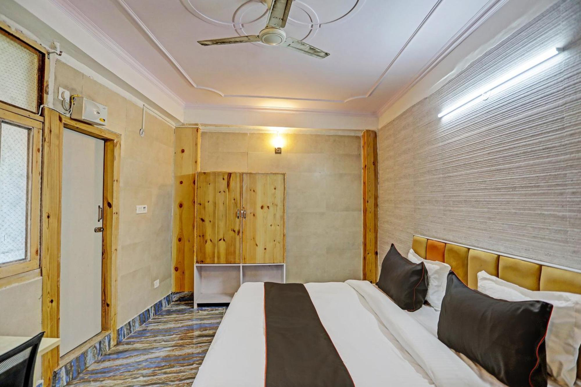 Umen Hotel Nearest Sector 66 Noida Eksteriør bilde