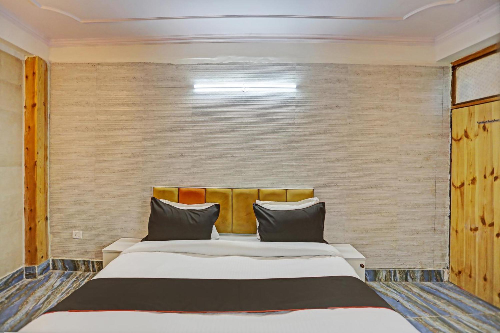 Umen Hotel Nearest Sector 66 Noida Eksteriør bilde
